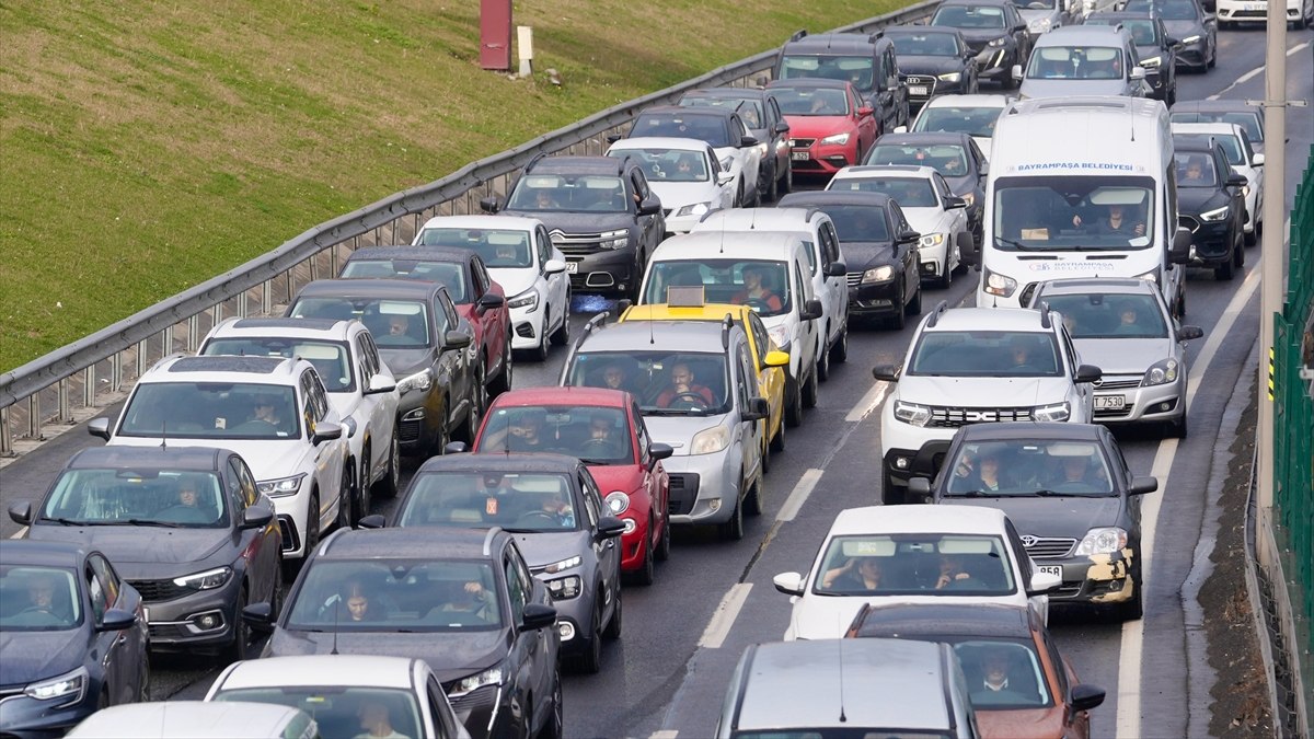 İstanbul’da akşam saatlerinde trafik yoğunluğu: Yüzde 90’a ulaştı