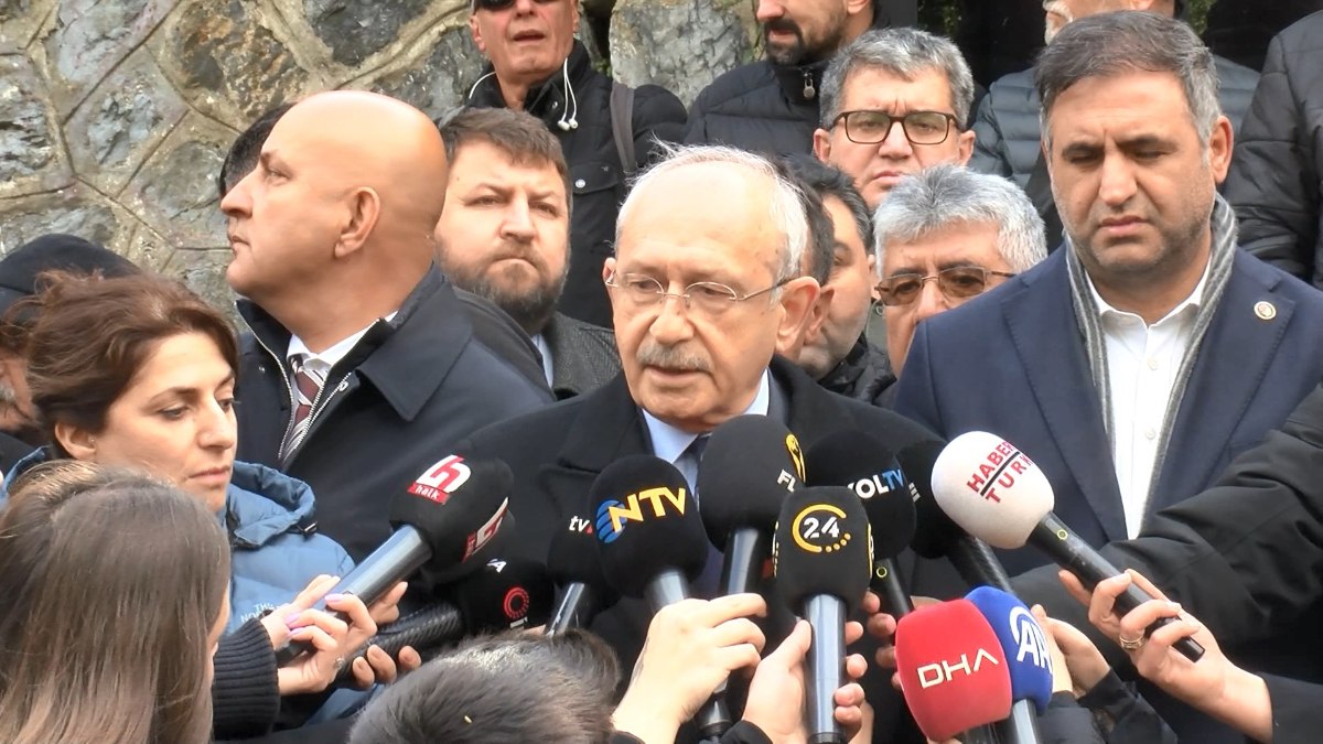 Kemal Kılıçdaroğlu, gözaltına alınan Ekrem İmamoğlu’nun evini ziyaret etti